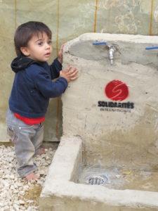 enfant liban fontaine