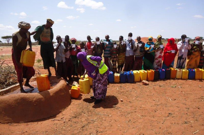 2015 Somalie Programme-ERF1356 queue puit distribution eau 1 680X450