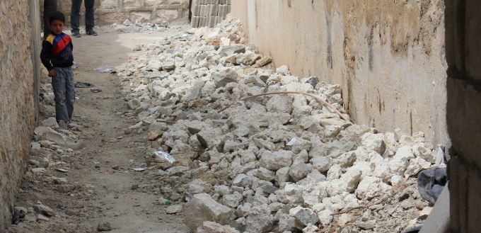 Syria Boy in rubble 680